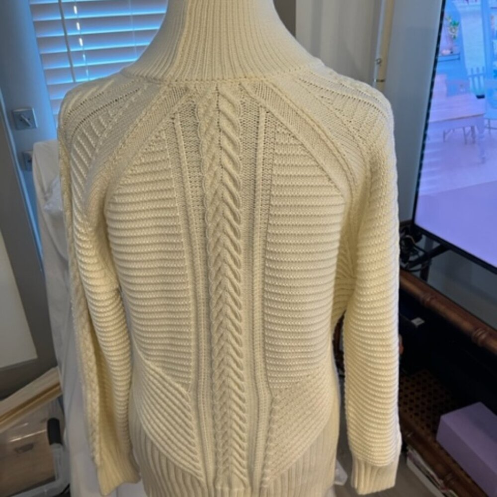 Banana Republic Cable Knit Cream Turtleneck Sweater